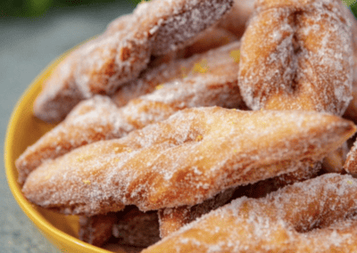 Tradi­tio­nelles franzö­si­sches Hefegebäck »Les Bugnes«